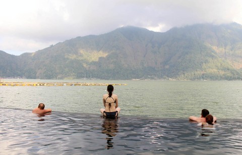 Private Tour: Full-Day Mount Batur Volcano Sunrise Trek with Natural Hot Springs
