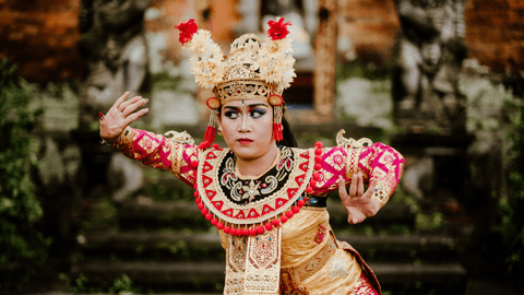 From Ubud: Evening Tour to Petulu White Herons & Legong Dance
