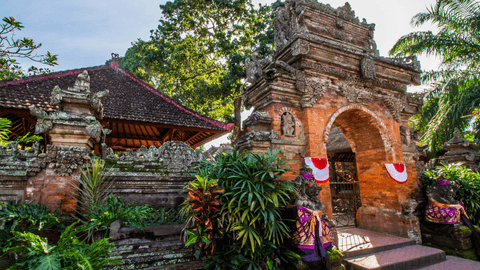 From Ubud: Evening Tour to Petulu White Herons & Legong Dance